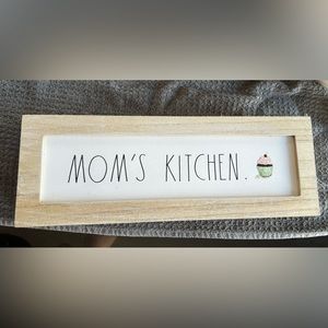 Rae Dunn “Mom’s kitchen” sign. 14”x5”x2”. Great gift for Mother’s Day!